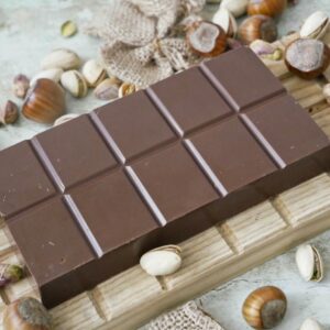 Czekolada mleczna z nadzieniem nugatowo- pistacjowym